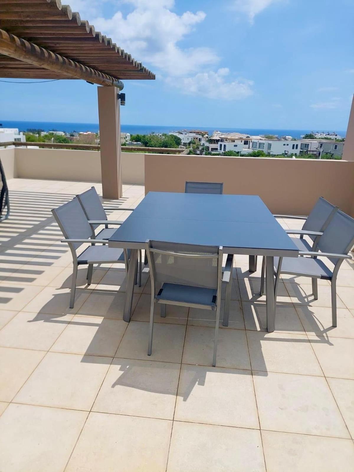 Stunning 3-Bedroom Apartment With Private Rooftop Terrace & Gorgeous Pool Flic-en-Flacq Exteriör bild