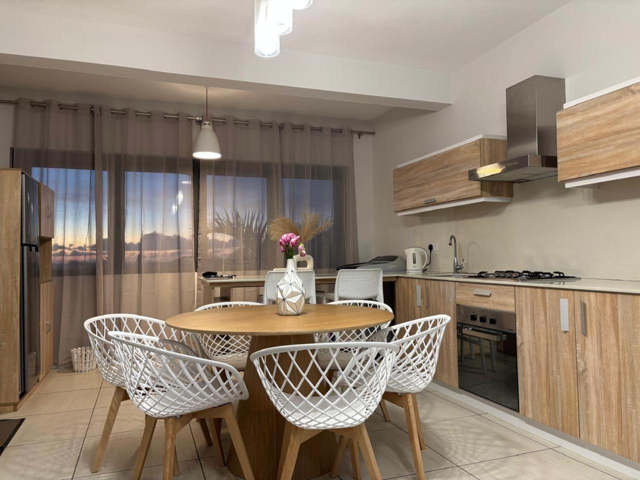 Stunning 3-Bedroom Apartment With Private Rooftop Terrace & Gorgeous Pool Flic-en-Flacq Exteriör bild