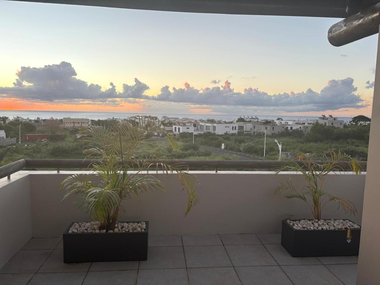 Stunning 3-Bedroom Apartment With Private Rooftop Terrace & Gorgeous Pool Flic-en-Flacq Exteriör bild